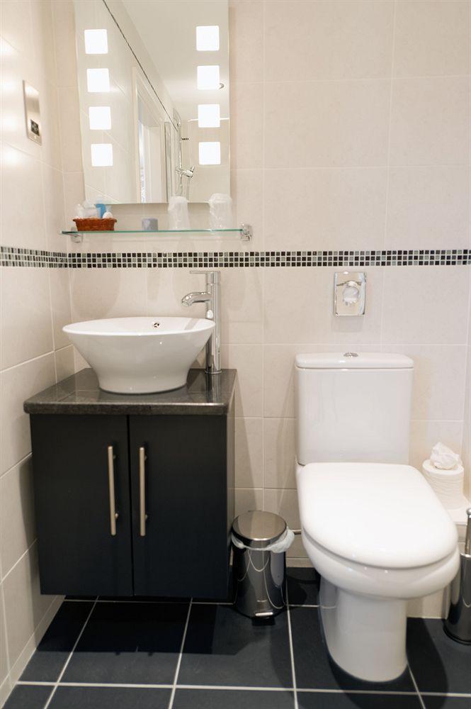 Hotel The Grafton Harrogate Esterno foto Bathroom